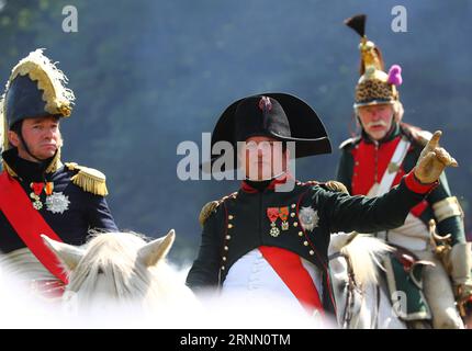 (170619) -- WATERLOO, le 19 juin 2017 -- les amoureux de l'histoire participent à une reconstitution de la bataille de Waterloo à Waterloo, Belgique, le 18 juin 2017. )(gj) BELGIUM-WATERLOO-RECONSTITUTION GongxBing PUBLICATIONxNOTxINxCHN Waterloo juin 19 2017 les amoureux d'histoire prennent part à la bonne réalisation de la bataille de Waterloo à Waterloo Belgique juin 18 2017 GJ Belgique Waterloo bonne réalisation GongxBing PUBLICATIONxNOTxINxCHN Banque D'Images