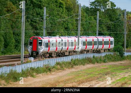 Transport pour le pays de Galles British Rail train de voyageurs diesel de classe 197 construit par la CAF sur la ligne principale de la côte ouest à Winwick. Banque D'Images