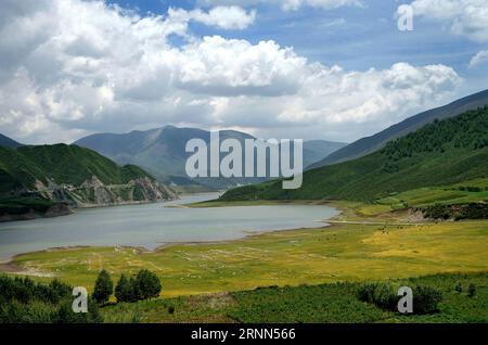 (170625) -- LANZHOU, 25 juin 2017 -- une photo prise le 23 juin 2017 montre le réserviste Heiquan à Datong hui et dans le comté autonome de Tu, province du Qinghai au nord-ouest de la Chine. (Wyo) CHINA-GANSU-QINGHAI-TOURISM-SCENERY (CN) LixAn PUBLICATIONxNOTxINxCHN Lanzhou juin 25 2017 photo prise LE 23 2017 juin montre Reservior à Datong hui et tu Comté autonome du Nord-Ouest Chine S Qinghai province wyo Chine Gansu Qinghai Tourism Scenery CN LixAn PUBLICATIONxNOTxINxINxCHN Banque D'Images