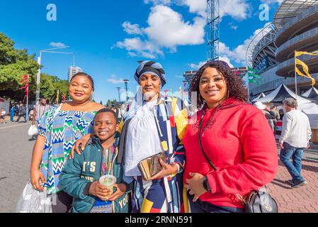 Sydney Aust 02 septembre 2023 : le 15e Festival Africultures annuel a eu lieu sous un beau soleil au Cathy Freeman Park dans le parc olympique de Sydney à Homebush, Sydney, Australie. 52 nations africaines étaient présentes vendant une large gamme de nourriture et de vêtements et célébrant avec des spectacles sur scène, représentant la population diversifiée et multiculturelle de Sydney et de l’Australie. Crédit : Stephen Dwyer / Alamy Live News Banque D'Images