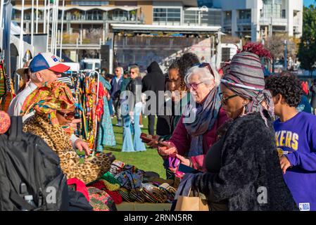 Sydney Aust 02 septembre 2023 : le 15e Festival Africultures annuel a eu lieu sous un beau soleil au Cathy Freeman Park dans le parc olympique de Sydney à Homebush, Sydney, Australie. 52 nations africaines étaient présentes vendant une large gamme de nourriture et de vêtements et célébrant avec des spectacles sur scène, représentant la population diversifiée et multiculturelle de Sydney et de l’Australie. Crédit : Stephen Dwyer / Alamy Live News Banque D'Images