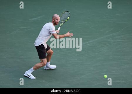 New York, New York, États-Unis. 1 septembre 2023. Adrian Mannarino (FRA) en action lors de l'US Open 2023 - Championnats de tennis (crédit image : © Mathias Schulz/ZUMA Press Wire) À USAGE ÉDITORIAL SEULEMENT! Non destiné à UN USAGE commercial ! Crédit : ZUMA Press, Inc./Alamy Live News Banque D'Images