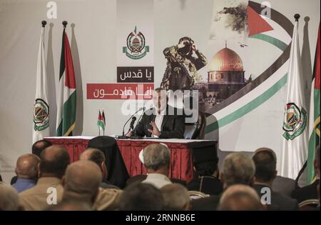 (170705) -- GAZA, 5 juillet 2017 -- Ismail Haniya, leader du mouvement islamique Hamas, prononce un discours dans la ville de Gaza, le 5 juillet 2017. Ismail Haniya, leader du mouvement islamique Hamas, a appelé mercredi à former un gouvernement d'unité palestinien et à préparer la tenue d'élections générales dans et au-delà des territoires palestiniens. Haniya a fait ces remarques dans un discours public diffusé qu’il a adressé aux Palestiniens. C'est son premier discours depuis qu'il a été élu chef du politburo du mouvement le 6 mai. MIDEAST-GAZA CITY-HAMAS-LEADER-DISCOURS WissamxNassar PUBLICATIONxNOTxINxCHN Gaza juillet 5 2017 Hamas islamique Banque D'Images