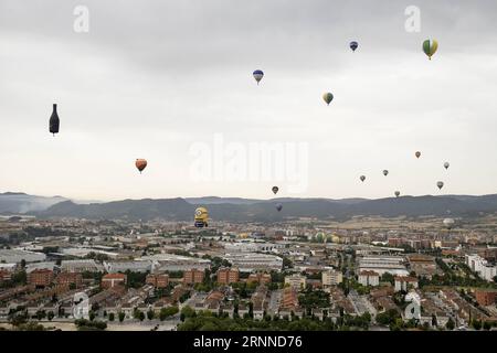 (170709) -- PÉKIN, 9 juillet 2017 -- des montgolfières volent lors du 21e Festival européen de montgolfières à Igualada près de Barcelone, Espagne, le 6 juillet 2017. Le 21e Festival européen de montgolfières a débuté jeudi à Igualada.Pau Barrena) CHOIX HEBDOMADAIRES DE PHOTOS XINHUA Madri PUBLICATIONxNOTxINxCHN Pékin juillet 9 2017 montgolfières volez pendant le 21e Festival européen de montgolfières à Igualada près de Barcelone Espagne juillet 6 2017 le 21e Festival européen de montgolfières a débuté à Igualada jeudi Pau Barrena choix hebdomadaires de XINHUA photo Madri PUBLICATIONxNOTxINxCHN Banque D'Images