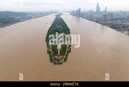 (170709) -- PÉKIN, 9 juillet 2017 -- l'îlot de Juzizhou est vu dans la rivière Xiangjiang inondée à Changsha, capitale de la province du Hunan du centre de la Chine, le 5 juillet 2017.) CHOIX HEBDOMADAIRES DE LA PHOTO XINHUA LongxHongtao PUBLICATIONxNOTxINxCHN Pékin juillet 9 2017 l'îlot de Juzizhou EST lacs dans la rivière Xiang Jiang inondée à Changsha capitale de la Chine centrale S Hunan province juillet 5 2017 choix hebdomadaires de LA photo XINHUA LongxHongtao PUBLICATIONxNOTxINxCHN Banque D'Images