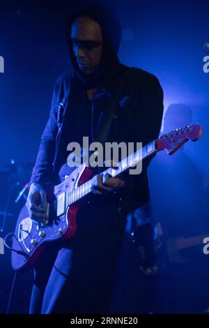 She Wants Revenge, un groupe de rock américain basé à San Fernando Valley, en Californie. Leur musique a été influencée par le post-punk, le darkwave et le rock gothique, se produisant à Zagreb, en Croatie Banque D'Images