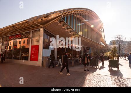 Paris, France - 24 janvier 2022 : Westfield Forum des Halles est un centre commercial français situé sur le site des anciennes salles centrales de Paris. Banque D'Images