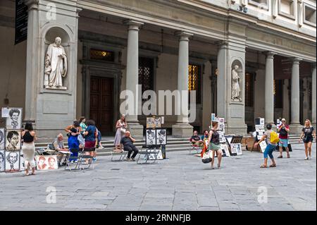 Les statues de Paolo Mascagni (1755-1815) était un médecin et anatomiste italien, et Andrea Cesalpino (1524-1603) qui était un médecin florentin, Banque D'Images