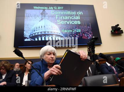 170712 -- WASHINGTON, le 12 juillet 2017 -- Janet Yellen Front, présidente de la Réserve fédérale américaine, arrive pour une audience devant le Comité des services financiers de la Chambre des États-Unis à Washington D.C., aux États-Unis, le 12 juillet 2017. Yellen a déclaré mercredi que la banque centrale continuerait à relever progressivement les taux d’intérêt et à réduire son bilan cette année, tout en surveillant de près l’inflation. ÉTATS-UNIS-WASHINGTON D.C.-FED-HAUSSES PROGRESSIVES DES TAUX-RÉDUCTION DU BILAN YINXBOGU PUBLICATIONXNOTXINXCHN Banque D'Images