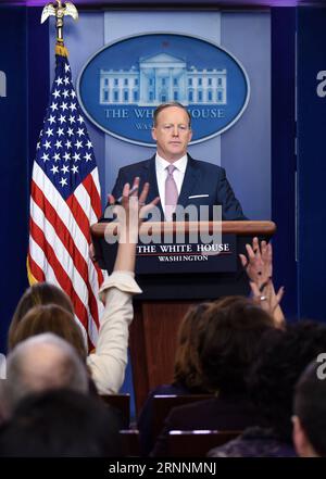 (170721) -- WASHINGTON D.C., 22 juillet 2017 -- une photo prise le 23 janvier 2017 montre le secrétaire de presse de la Maison Blanche Sean Spicer lors de son premier briefing quotidien à la Maison Blanche à Washington D.C., aux États-Unis. L'attaché de presse de la Maison Blanche Sean Spicer a démissionné vendredi 21 juillet 2017, a rapporté le New York Times. US-WASHINGTON D.C.-WHITE HOUSE ATTACHMENT-DÉMISSIONNER YinxBogu PUBLICATIONxNOTxINxCHN Washington D C JUL 22 2017 fichier photo prise LE 23 2017 janvier montre l'Attaché de presse de la Maison Blanche Sean Spicer lors de son premier briefing quotidien À la Maison Blanche à Washington D C l'ONU Banque D'Images