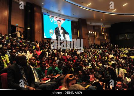 (170721) -- KIGALI, 21 juillet 2017 -- les participants écoutent le discours prononcé par Jack Ma, fondateur du géant chinois du commerce électronique Alibaba, lors du Sommet YouthConnekt Africa à Kigali, capitale du Rwanda, le 21 juillet 2017. Jack Ma, entrepreneur milliardaire chinois, a annoncé vendredi quatre projets pour soutenir les entrepreneurs africains, les jeunes africains et les efforts de conservation en Afrique. RWANDA-KIGALI-YOUTHCONNEKT AFRICA SUMMIT-CHINA-JACK ma-SUPPORT LixBaishun PUBLICATIONxNOTxINxCHN Kigali juillet 21 2017 liste des participants au discours prononcé par Jack ma fondateur de Chinese e Commerce GI Banque D'Images