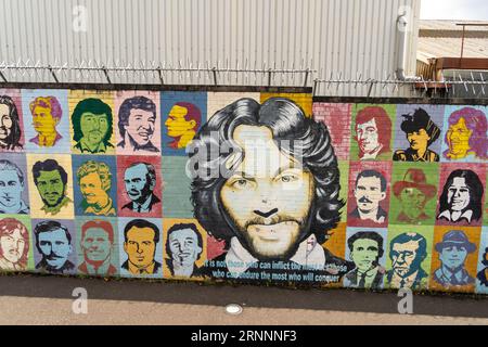 Murale républicaine irlandaise sur le mur international ou mur de solidarité, Belfast, Irlande du Nord Banque D'Images