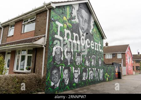 Innocent - une fresque sanglante des victimes du dimanche dans le quartier républicain irlandais de Bogside, Derry - Londonderry, Irlande du Nord Banque D'Images