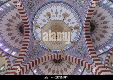 (170727) -- TCHÉTCHÉNIE, 27 juillet 2017 -- une photo prise le 26 juillet 2017 montre le dôme du cœur d'Akhmad Kadyrov de la mosquée centrale de Tchétchénie à Grozny, Tchétchénie, Russie.) (zw) RUSSIE-TCHÉTCHÉNIE-VIE QUOTIDIENNE BaixXueqi PUBLICATIONxNOTxINxCHN Tchétchénie juillet 27 2017 la photo prise LE 26 2017 juillet montre le Dôme de l'Akhmad Kadyrov cœur de Tchétchénie Mosquée centrale à Grozny Tchétchénie Russie ZW Russie Tchétchénie vie quotidienne BaixXueqi PUBLICATIONxNOTxNOTxINxINxCHN Banque D'Images