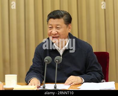 (170727) -- PÉKIN, le 27 juillet 2017 -- le président chinois Xi Jinping, également secrétaire général du comité central du Parti communiste chinois (PCC) et président de la commission militaire centrale, s'adresse à la séance d'ouverture d'un atelier à Pékin, capitale de la Chine. Un atelier pour les fonctionnaires provinciaux et ministériels a eu lieu du mercredi au jeudi en préparation du 19e Congrès national du CPC. (clq) CHINA-BEIJING-XI JINPING-WORKSHOP(CN) MaxZhancheng PUBLICATIONxNOTxINxCHN Beijing juillet 27 2017 le président chinois Xi Jinping ainsi secrétaire général du Parti communiste de C. Banque D'Images