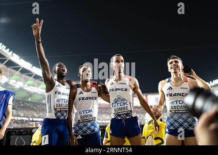 David SOMBE,Gilles BIRON, Ludvy VAILLANT, Téo et participant aux Championnats du monde d'athlétisme 2023 de Budapest. Banque D'Images