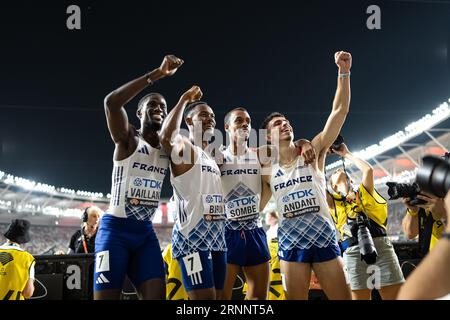 David SOMBE,Gilles BIRON, Ludvy VAILLANT, Téo et participant aux Championnats du monde d'athlétisme 2023 de Budapest. Banque D'Images