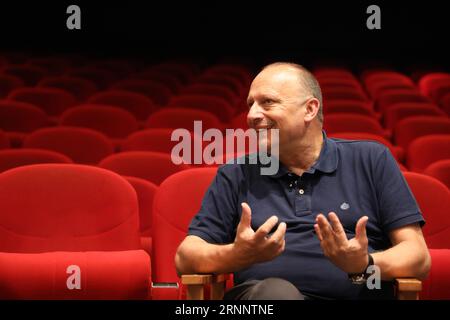 (170728) -- SARAJEVO, le 28 juillet 2017 -- Mirsad Purivatra, directeur du Festival du film de Sarajevo, prend la parole lors d'une conférence de presse à Sarajevo, en Bosnie-Herzégovine, le 28 juillet 2017. Le 23e Festival du film de Sarajevo aura lieu du 11 au 18 août. ) (hy) BOSNIE-HERZÉGOVINE-SARAJEVO-SARAJEVO FILM FESTIVAL-DIRECTEUR HarisxMemija PUBLICATIONxNOTxINxCHN Sarajevo juillet 28 2017 Directeur du Festival du film de Sarajevo Mirsad Purivatra prend la parole lors d'une conférence de presse à Sarajevo Bosnie-Herzégovine LE 28 2017 juillet, le 23e Festival du film de Sarajevo sera Hero du 11 au 18 août Hy Bosnie-Herzégovine Banque D'Images