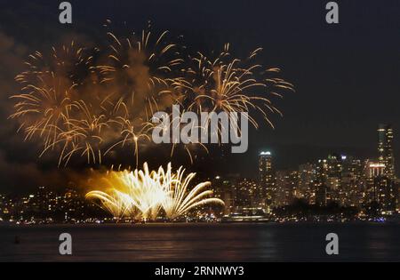 (170730) -- VANCOUVER, le 30 juillet 2017 -- l'équipe japonaise expose ses feux d'artifice lors de la 27e célébration annuelle de la lumière à Vancouver, Canada, le 29 juillet 2017. Des équipes de feux d artifice du Japon, du Royaume-Uni et du Canada participent cette année à la célébration de la lumière, une compétition annuelle de feux d artifice à Vancouver. ) (zw) CANADA-VANCOUVER-CELEBRATION OF LIGHT LiangxSen PUBLICATIONxNOTxINxCHN Vancouver juillet 30 2017 équipe japonaise Exhiber ses feux d'artifice lors de la 27e célébration annuelle de la lumière à Vancouver Canada juillet 29 2017 équipes de feux d'artifice du Japon Royaume-Uni et du Canada participent Banque D'Images