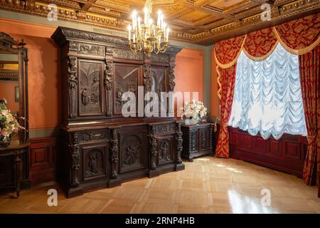 Cabinets historiques à la Maison de l'intérieur des têtes noires - Riga, Lettonie Banque D'Images