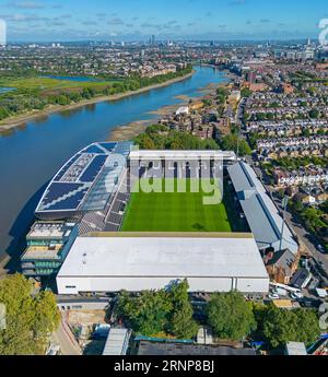 Fulham, Londres. Royaume-Uni. 08.15.2023 image aérienne du stade Craven Cottage. Fulham football Club. Le long de la Tamise. 15 août 2023 Banque D'Images