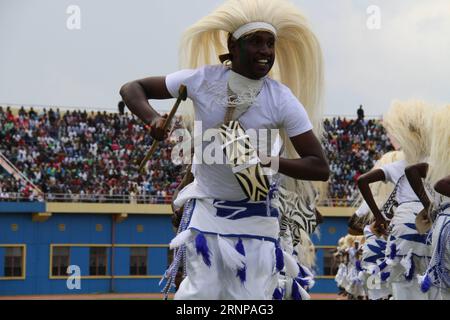 (170818) -- KIGALI, 18 août 2017 -- des artistes rwandais dansent lors de la cérémonie d inauguration de Paul Kagame à Kigali, capitale du Rwanda, le 18 août 2017. Paul Kagame a prêté serment vendredi en tant que président du Rwanda pour son troisième mandat à Kigali. ) RWANDA-KIGALI-PAUL KAGAME-PRÉSIDENT-CÉRÉMONIE D'INAUGURATION LyuxTianran PUBLICATIONxNOTxINxCHN Kigali août 18 2017 artistes rwandais dansent À la cérémonie d'inauguration de Paul Kagame S à Kigali capitale du Rwanda LE 18 2017 août Paul Kagame vendredi ce qui a prêté serment comme Président du Rwanda pour son troisième mandat à Kigali Rwanda Kigali Paul Kagame Président inauguration C Banque D'Images