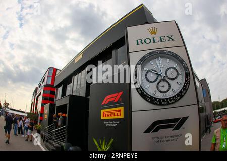Rolex logo sur Totem dans le paddock pendant les essais libres le samedi 2 septembre 2023 FORMULE 1 PIRELLI GRAN PREMIO d’ITALIA 2023 - 1 septembre au 3 septembre M. Banque D'Images
