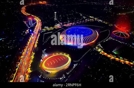 (170827) -- PÉKIN, 27 août 2017 -- une photo prise le 30 juillet 2017 montre une scène nocturne du Centre olympique de Tianjin à Tianjin, dans le nord de la Chine. CHOIX HEBDOMADAIRES DE LA PHOTO XINHUA YuexYuewei PUBLICATIONxNOTxINxCHN Pékin août 27 2017 photo prise LE 30 2017 juillet montre une scène nocturne du Centre Olympique de Tianjin dans le nord de la Chine choix hebdomadaires de XINHUA photo YuexYuewei PUBLICATIONxNOTxINxCHN Banque D'Images