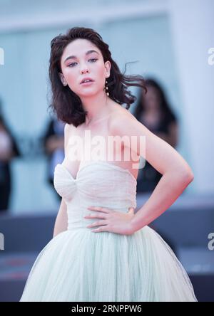 (170905) -- VENISE, 5 septembre 2017 -- l'actrice Matilda de Angelis assiste à la première du film una Famiglia au 74e Festival du film de Venise à Venise, Italie, le 4 septembre 2017. )(yy) ITALY-VENICE-FILM FESTIVAL- UNA FAMIGLIA -PREMIERE jinxyu PUBLICATIONxNOTxINxCHN Venise sept 5 2017 l'actrice Matilda de ANGELIS assiste à la première du film una Famiglia AU 74e Festival du film de Venise Italie sept 4 2017 yy Italie Festival du film de Venise una Famiglia Premiere JinxYu PUBLICATIONxNOTxINxCHN Banque D'Images
