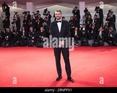 (170905) -- VENISE, 5 septembre 2017 -- l'acteur Pilou Asbaek assiste à la première du film Woodshock au 74e Festival du film de Venise à Venise, Italie, le 4 septembre 2017. )(YY) ITALY-VENICE-FILM FESTIVAL- WOODSHOCK -PREMIERE jinxyu PUBLICATIONxNOTxINxCHN Venise sept 5 2017 l'acteur Pilou Asbaek assiste à la première du film AU 74e Festival de Venise Italie sept 4 2017 yy Italie première JinxYu PUBLICATIONxNOTxINxCHN Banque D'Images