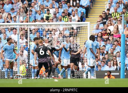 Tim Ream de Fulham célèbre le premier but de son équipe lors du match de Premier League à l'Etihad Stadium, Manchester. Date de la photo : Samedi 2 septembre 2023. Banque D'Images