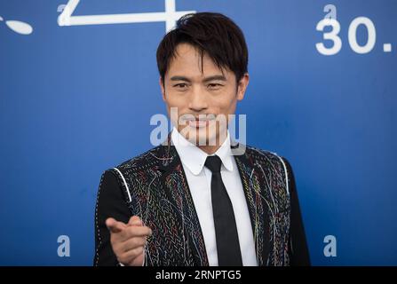 (170907) -- VENISE, 7 septembre 2017 -- l'acteur Geng le pose lors d'un photocall pour le film Angels Wear White au 74e Festival du film de Venise à Venise, Italie, le 7 septembre 2017.) (hy) ITALIE-VENISE-FILM FESTIVAL- LES ANGES PORTENT DU BLANC -PHOTOCALL JinxYu PUBLICATIONxNOTxINxCHN Banque D'Images