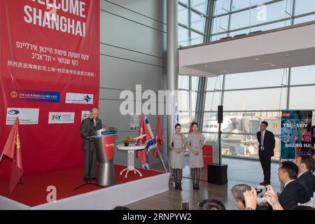 (170912) -- TEL AVIV, 12 septembre 2017 -- l'ambassadeur de Chine en Israël Zhan Yongxin (1e L) prend la parole lors d'une cérémonie du lancement du vol HU407 de Hainan Airlines à l'aéroport international Ben Gourion, près de tel Aviv, Israël, le 12 septembre 2017. Hainan Airlines a opéré son nouveau vol direct HU407 entre Shanghai et tel Aviv à partir de mardi. Le vol trois fois par semaine sera effectué à l'aide d'un Boeing 787-9. ) (Zjl) ISRAEL-TEL AVIV-HAINAN AIRLINES-NOUVEAU VOL GuoxYu PUBLICATIONxNOTxINxCHN Banque D'Images