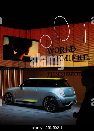 (170912) -- FRANCFORT, 12 septembre 2017 -- une photo prise le 12 septembre 2017 montre un concept-car électrique Mini sur scène lors du salon international de l'automobile IAA 2017 à Francfort, en Allemagne.) (Zjy) ALLEMAGNE-FRANCFORT-2017 IAA LuoxHuanhuan PUBLICATIONxNOTxINxCHN Banque D'Images