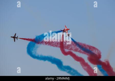 (170919) -- ATHÈNES, le 19 septembre 2017 -- l'équipe de voltige Red Arrows de Grande-Bretagne se produit lors du 6e Athens Flying week International Air Show à Athènes, Grèce, le 17 septembre 2017.) GRÈCE-ATHÈNES-SALON AÉRIEN INTERNATIONAL LefterisxPartsalis PUBLICATIONxNOTxINxCHN Banque D'Images