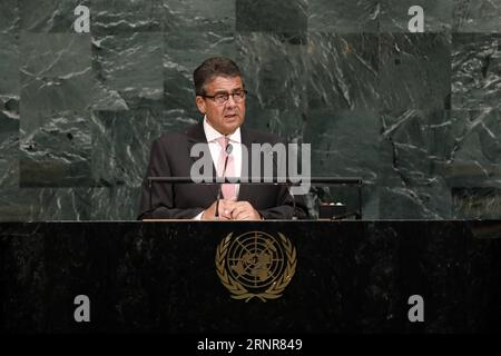 (170922) -- NEW YORK, 22 septembre 2017 -- le ministre allemand des Affaires étrangères Sigmar Gabriel s'adresse au 72e débat général de l'Assemblée générale des Nations Unies au siège de l'ONU à New York, le 21 septembre 2017.) (zy) un-72E ASSEMBLÉE GÉNÉRALE-DÉBAT GÉNÉRAL LixMuzi PUBLICATIONxNOTxINxCHN Banque D'Images