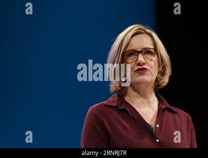 (171003) -- MANCHESTER, le 3 octobre 2017 -- la ministre de l'intérieur britannique Amber Rudd prononce son discours liminaire à la conférence annuelle 2017 du Parti conservateur à Manchester, en Grande-Bretagne, le 3 octobre 2017.) (Zjl) CONFÉRENCE ANNUELLE DU PARTI GRANDE-BRETAGNE-MANCHESTER-CONSERVATEURS HanxYan PUBLICATIONxNOTxINxCHN Banque D'Images