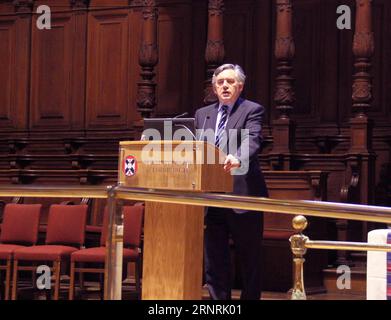 (171005) -- ÉDIMBOURG, le 05 octobre 2017 -- Gordon Brown, ancien premier ministre britannique, prononce son discours liminaire sur la conférence sur les routes de la soie durables qui s'est tenue à Édimbourg, en Grande-Bretagne, le 4 octobre 2017. L engagement de la Chine et de l Eurasie avec l Europe est la plus grande histoire de la ville pour l économie mondiale, a déclaré Brown mercredi à l occasion de la Conférence sur les routes de la soie durables. (swt) GRANDE-BRETAGNE-ÉDIMBOURG-SUSTAINABLE SILK ROADS CONFERENCE DengxQian PUBLICATIONxNOTxINxCHN Banque D'Images