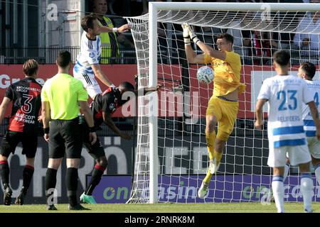 ALMERE - le gardien Nordin Bakker d'Almere City FC lors du match néerlandais d'Eredivisie entre Almere City FC et PEC Zwolle au stade Almere City FC le 2 septembre 2023 à Almere, aux pays-Bas. ANP JEROEN PUTMANS Banque D'Images