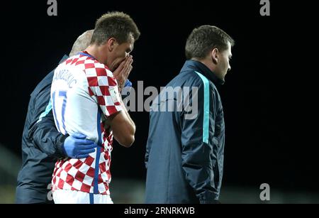 171007 RIJEKA Oct 7 2017 Mario Mandzukic C de Croatie quitte le terrain en raison de douleurs à la jambe lors du match de qualification pour la coupe du monde de la FIFA, Russie 2018 entre la Croatie et la Finlande à Rijeka Croatie le 6 2017 Oct. Le match s'est terminé par un nul de 1 1 Rijeka PUBLICATIONxxNOTxINxCHN XxjpbeE000185 20171007 TPPFN0A001 Copyright : xStrucx Banque D'Images