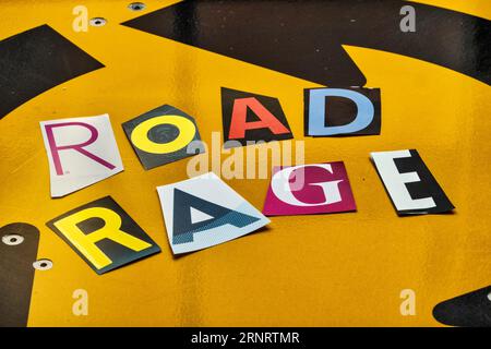 Le concept « Road rage » énoncé dans la typographie de style note de rançon, USA 2023 Banque D'Images