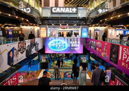 (171016) -- CANNES, 16 octobre 2017 -- une photo prise le 16 octobre 2017 montre l'intérieur du Palais des festivals où se tient le MIPCOM à Cannes, en France. Le MIPCOM (marché international des programmes de communication), d'une durée de quatre jours 2017, a débuté lundi. ) (lrz) FRANCE-CANNES-MIPCOM-INAUGURATION ChenxYichen PUBLICATIONxNOTxINxCHN Banque D'Images