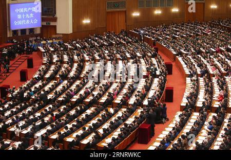 (171018) -- PÉKIN, le 18 octobre 2017 -- le Parti communiste chinois (PCC) ouvre le 19e Congrès national au Grand Hall du peuple à Pékin, capitale de la Chine, le 18 octobre 2017.) (Wyo) (CPC)CHINA-BEIJING-CPC NATIONAL CONGRESS-OPENING (CN) JinxLiwang PUBLICATIONxNOTxINxCHN Banque D'Images