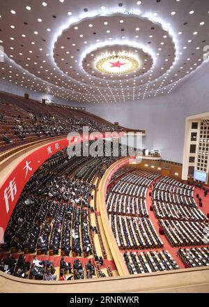 (171018) -- PÉKIN, le 18 octobre 2017 -- le Parti communiste chinois (PCC) ouvre le 19e Congrès national au Grand Hall du peuple à Pékin, capitale de la Chine, le 18 octobre 2017.) (Wyo) (CPC)CHINA-BEIJING-CPC NATIONAL CONGRESS-OPENING (CN) PangxXinglei PUBLICATIONxNOTxINxCHN Banque D'Images