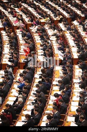 (171018) -- PÉKIN, le 18 octobre 2017 -- le Parti communiste chinois (PCC) ouvre le 19e Congrès national au Grand Hall du peuple à Pékin, capitale de la Chine, le 18 octobre 2017.) (Wyo) (CPC)CHINA-BEIJING-CPC NATIONAL CONGRESS-OPENING (CN) JinxLiwang PUBLICATIONxNOTxINxCHN Banque D'Images