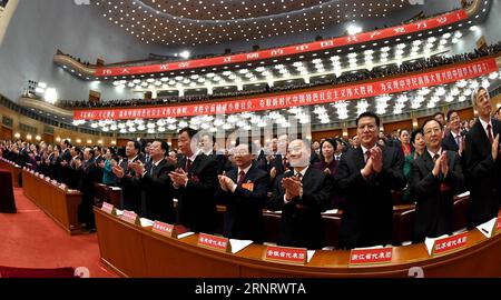 (171018) -- PÉKIN, le 18 octobre 2017 -- le Parti communiste chinois (PCC) ouvre le 19e Congrès national au Grand Hall du peuple à Pékin, capitale de la Chine, le 18 octobre 2017.) (Lb) (CPC)CHINA-BEIJING-CPC NATIONAL CONGRESS-OPENING (CN) RaoxAimin PUBLICATIONxNOTxINxCHN Banque D'Images