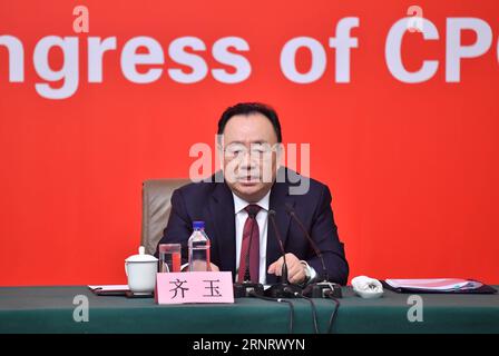 (171019) -- BEIJING, 19 octobre 2017 -- Qi Yu, chef adjoint du département de l'organisation du Comité central du Parti communiste chinois (PCC), prend la parole lors d'une conférence de presse organisée par le centre de presse du 19e Congrès national du PCC à Pékin, capitale de la Chine, le 19 octobre 2017. (RY) (CPC)CONGRÈS NATIONAL CHINE-PÉKIN-CPC CONFÉRENCE DE PRESSE (CN) LIXXIN PUBLICATIONXNOTXINXCHN Banque D'Images