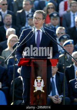 (171020) -- BELGRADE, 20 octobre 2017 -- le président serbe Aleksandar Vucic prend la parole lors d'un défilé militaire et d'un spectacle aérien à l'aéroport de Batajnica, près de Belgrade, le 20 octobre 2017. La Serbie a organisé un défilé militaire et un spectacle aérien vendredi pour célébrer le 73e anniversaire de la libération de sa capitale pendant la Seconde Guerre mondiale. ) (Zjl) SERBIE-BELGRADE-73e ANNIVERSAIRE-LIBÉRATION PredragxMilosavljevic PUBLICATIONxNOTxINxCHN Banque D'Images