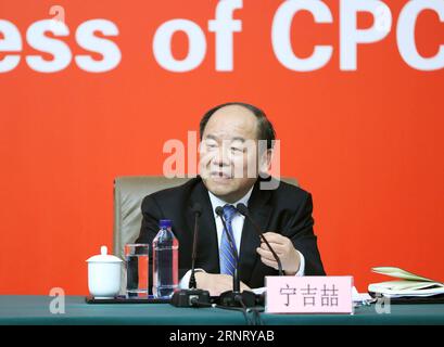 (171021) -- BEIJING, 21 octobre 2017 -- Ning Jizhe, vice-directeur de la Commission nationale de développement et de réforme de la Chine, prend la parole lors d une conférence de presse organisée par le centre de presse du 19e Congrès national du Parti communiste chinois (PCC) à Beijing, capitale de la Chine, le 21 octobre 2017. La conférence de presse avait pour thème la promotion d'un développement stable, sain et durable de l'économie chinoise. (RY) (CPC)CONGRÈS NATIONAL CHINE-PÉKIN-CPC CONFÉRENCE DE PRESSE (CN) ZHANGXYUWEI PUBLICATIONXNOTXINXCHN Banque D'Images