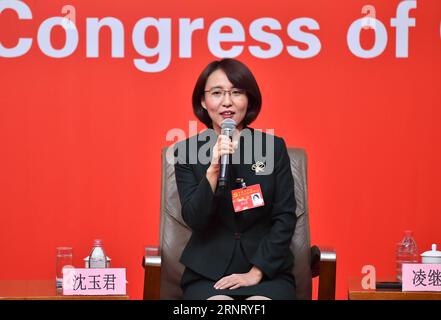 (171021) -- BEIJING, 21 octobre 2017 -- Shen yujun, directeur adjoint de l'Institut de l'énergie rurale et de la protection de l'environnement de l'Académie chinoise de génie agricole (CAAE), qui relève du ministère de l'Agriculture, répond aux questions lors d'une interview de groupe sur l'innovation dans les sciences et technologies agricoles organisée par le centre de presse du 19e Congrès national du Parti communiste chinois (PCC), à Pékin, capitale de la Chine, le 21 octobre 2017. (LB) (CPC)CHINA-BEIJING-CPC NATIONAL CONGRESS-GROUP INTERVIEW-AGRICULTURE (CN) LIXXIN PUBLICATIONXNOTXINXCHN Banque D'Images